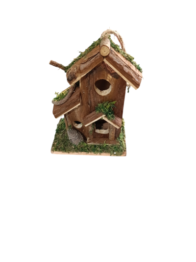 Casa de pássaros de madeira decorativa com musgo e corda para pendurar