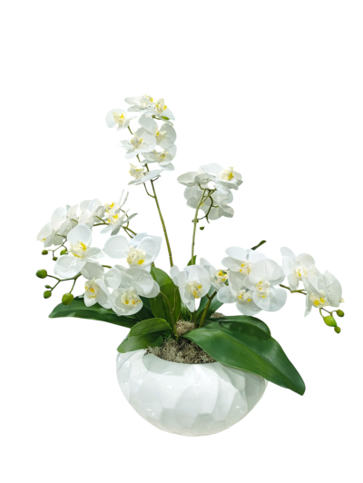 Arranjo artificial de orquídeas brancas em vaso branco