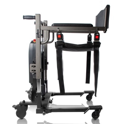 Dispositivo médico de transporte metálico com cintos de segurança e rodas