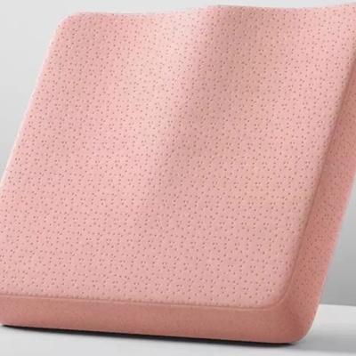Almofada ortopédica cor-de-rosa com textura perfurada
