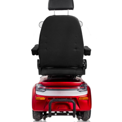 Cadeira de rodas elétrica preta e vermelha vista de frente