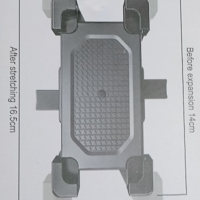 Suporte ajustável preto para dispositivo com textura antiderrapante e medidas em centímetros.