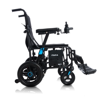 Cadeira de rodas elétrica preta com joystick e detalhes azuis