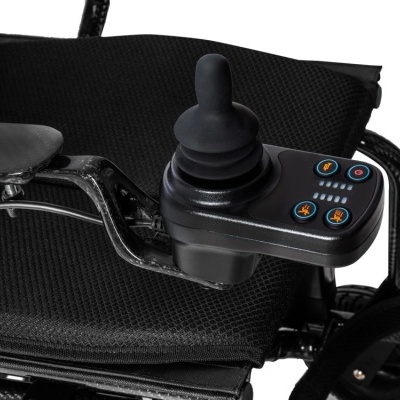 Comando de cadeirão de rodas elétrico com joystick e botões em preto e azul