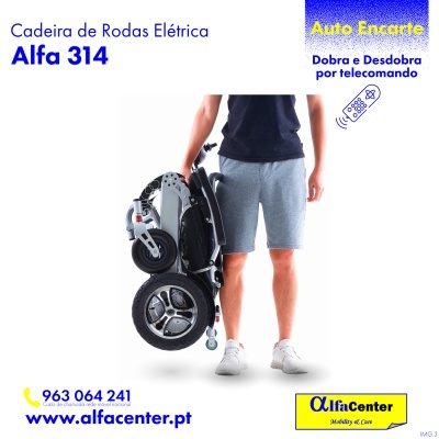 Cadeira de rodas elétrica Alfa 314 dobrada transportada por pessoa com texto promocional em português
