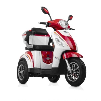 Scooter elétrico de três rodas vermelho e branco com assento e espelhos