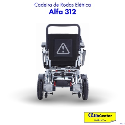Cadeira de rodas elétrica Alfa 312 com estrutura metálica e pneus pretos