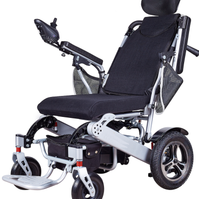 Cadeira de rodas elétrica cinza com assento e encosto pretos e alavanca de controlo