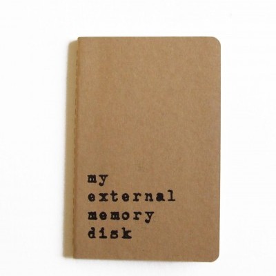 Caderno de capa castanha com texto preto 'my external memory disk'