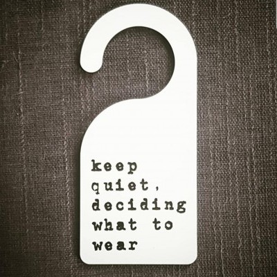 Pendurar para porta branco com texto em inglês 