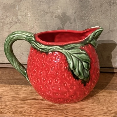 Jarra cerâmica morango vermelho e verde
