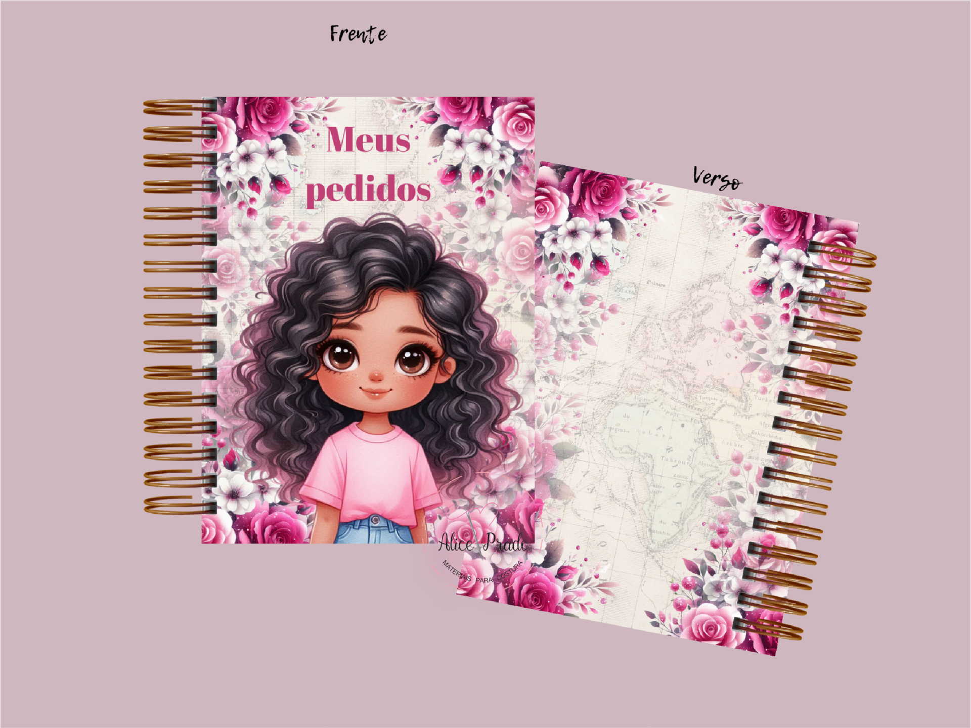 Cadernos de capa rígida com espiral, estampas florais em rosa e branco, um com ilustração de menina e texto Meus pedidos, outro com mapa antigo.