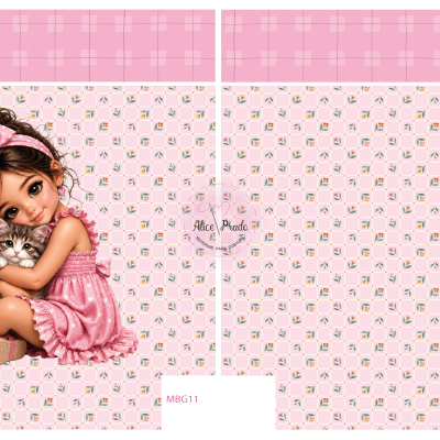 Tecido rosa com padrão floral, menina em vestido rosa e gato cinzento, texto MBG11