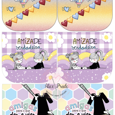 Três pares de meias coloridas com temas de amizade e corações