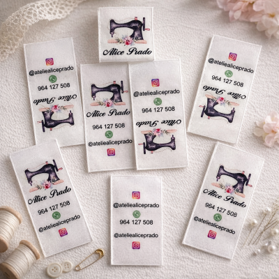 Etiquetas de tecido branca com máquina de costura e texto Alice Prado