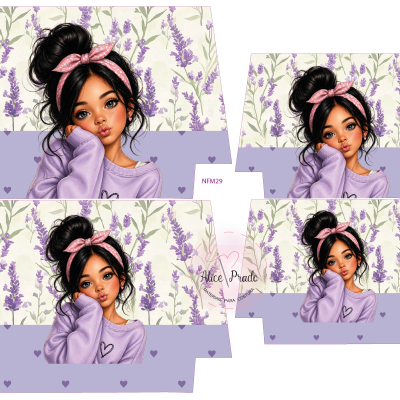 Rapazinha com laço rosa, camisola roxa, fundo floral roxo e verde, código NFM29 e texto Alice Prado