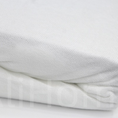 lençol branco dobrado com tecido liso e textura fina