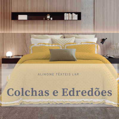 Cama com colcha e almofadas amarelas em quarto moderno com parede de madeira clara