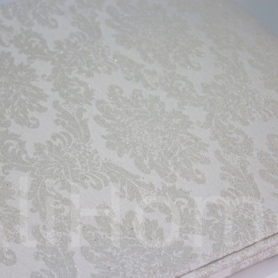 Tecido decorativo bege com padrão floral e textura