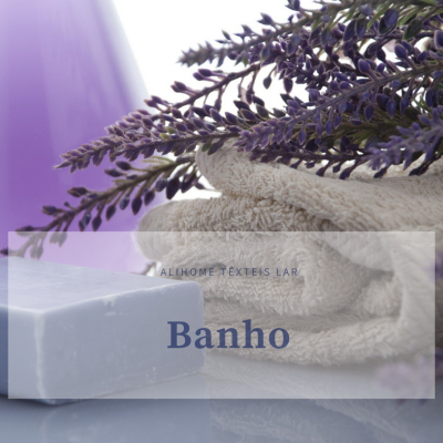 Sabonete azul, toalhas bege, lavanda e texto ALIHOME TÊXTEIS LAR Banho em fundo roxo