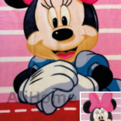 Toalha ou manta rosa com imagem de Minnie Mouse e laço rosa.