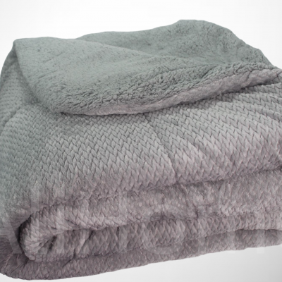 Cobertor cinza macio com textura trançada