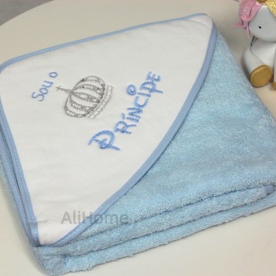 Fralda ou manta de bebé azul claro com bordado 'Sou o PRÍNCIPE' e coroa