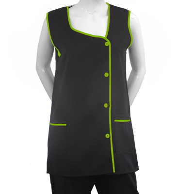 Camisola preta sem mangas com botões e detalhes verde fluorescente numa modelo sem cabeça