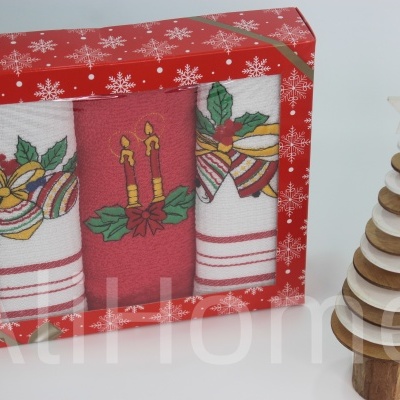 Conjunto de panos de cozinha natalícios embalados e enfeite de árvore de Natal em madeira