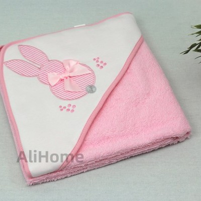 toalha de bebé cor-de-rosa com capuz branco decorado com coelho cor-de-rosa