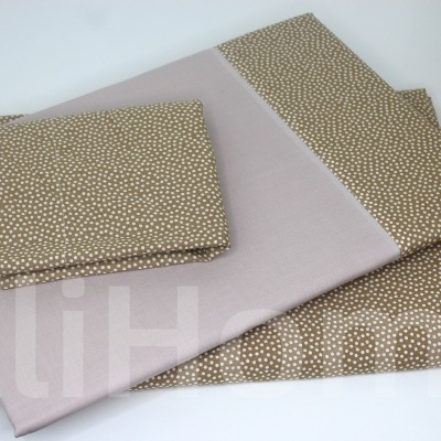 tecidos rosa claro e castanhos com bolinhas brancas para decoração