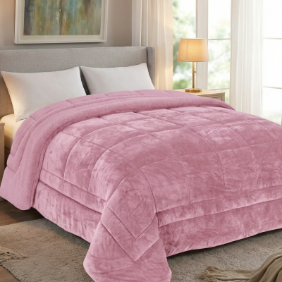 Edredão cor-de-rosa acolchoado num quarto com decoração clara e moderna