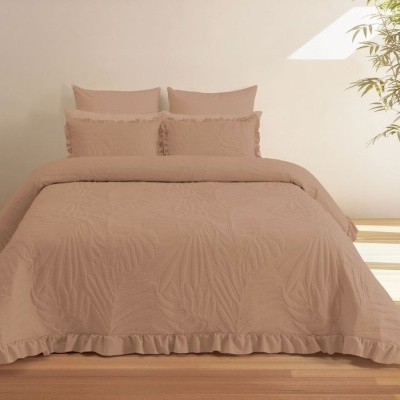 Conjunto de roupa de cama bege com padrão e babados