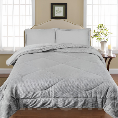 Cama com roupa de cama cinzenta em quarto com decoração minimalista e cabeceira bege.