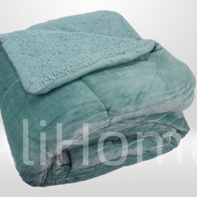 Edredão verde água macio com textura felpuda de um lado
