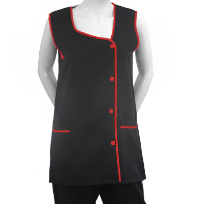 Casaco de trabalho preto com botões e acabamentos vermelhos em manequim