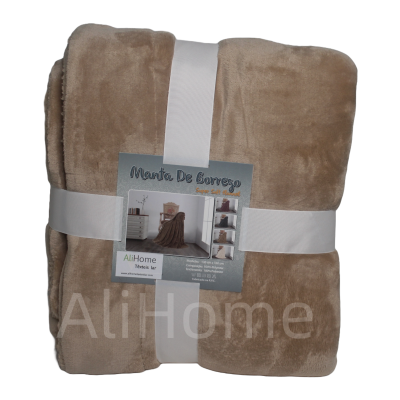 Manta bege suave embalada com fita branca e etiqueta AliHome