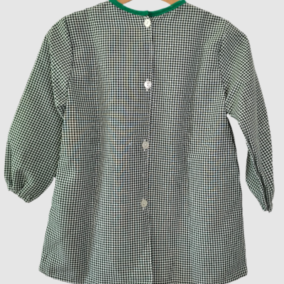 Camisa de manga comprida xadrez com botões na parte traseira e gola verde