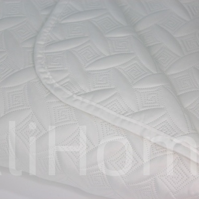 Colchão branco com padrão geométrico texturizado e canto arredondado