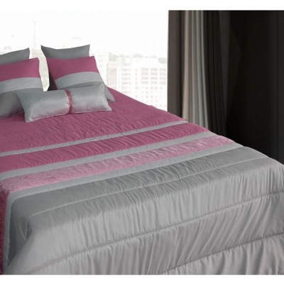 Conjunto de roupa de cama em tons de cinzento e rosa com riscas e acabamento acolchoado