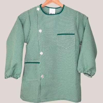 Blusa escolar xadrez verde e branco com botões e bolsos