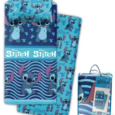 Colchinha e fronha Disney Stitch com padrões azuis e embalagem de plástico