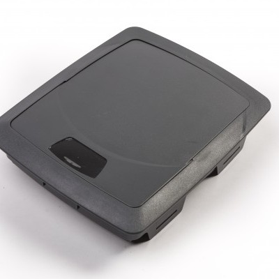 tampa quadrada preta em plástico com detalhe brilhante