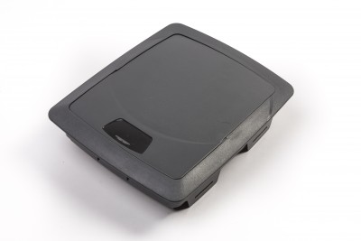 tampa quadrada preta em plástico com detalhe brilhante