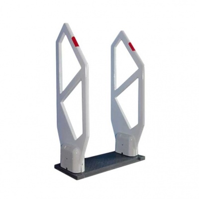 Barreira metálica branca com base preta e detalhes vermelhos