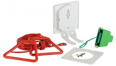 Conjunto de cabo vermelho, caixa branca com símbolo feminino, suporte e peças metálicas