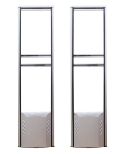 Sistema antivol com duas torres retangulares brancas e pretas