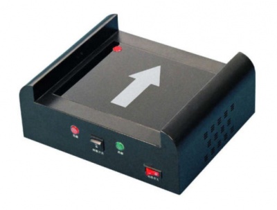 base carregadora preta para drone com seta branca e botões