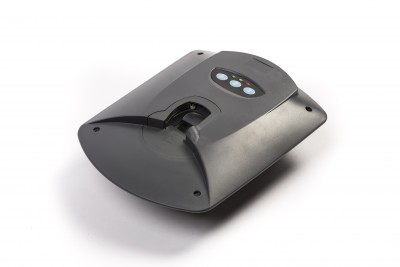 Dispositivo eletrónico preto sobre superfície branca