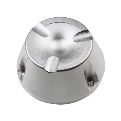 Botão metálico prateado com três saliências arredondadas